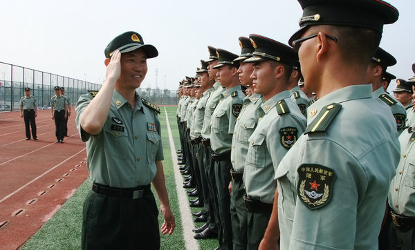 校领导会见中国人民解放军陆军炮兵防空兵学院副政委黄海忠大校一行